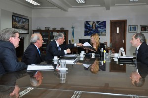 Agrale le anunció a Giorgi una inversión de U$S 12,5 millones para producir tractores y ómnibus con chasis articulados