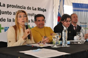 Giorgi firmó acuerdos en La Rioja para desarrollar la industria de energía eólica con integración nacional