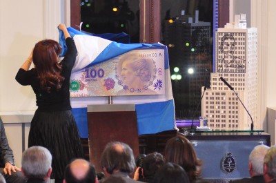 La Presidenta presentó el nuevo billete de 100 pesos con la imagen de Eva Perón