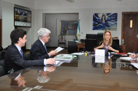 John Deere anunció a Industria que en agosto presentará formalmente su línea de tractores y cosechadoras fabricados en la Argentina