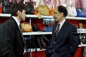 El secretario Pyme visitó la exposición argentina de la moda y las manufacturas del cuero.